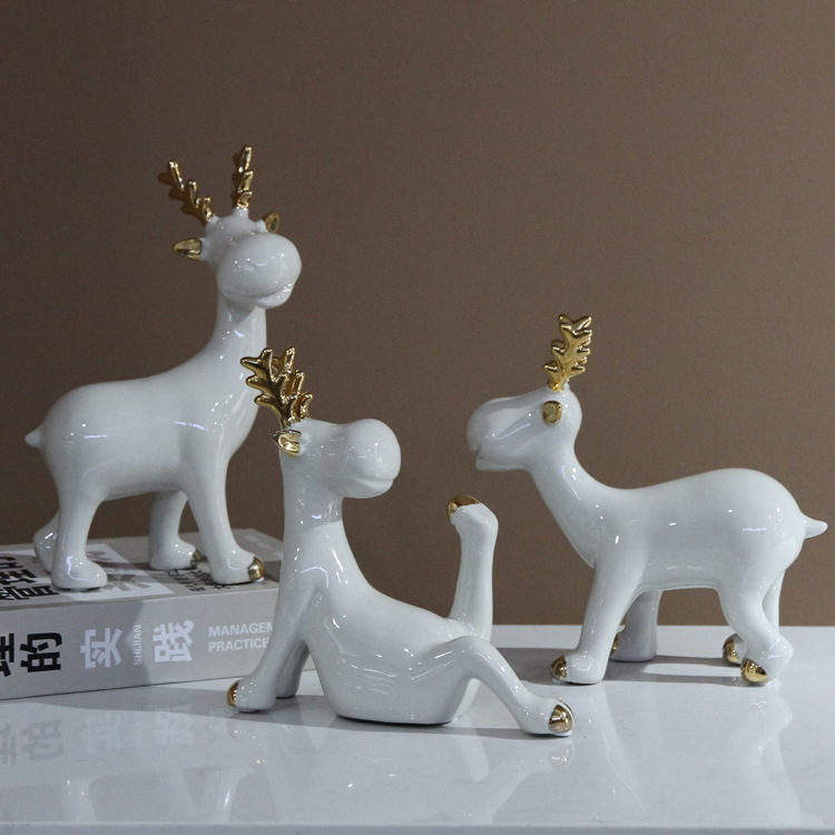Modern creative ceramic animal ornaments for a family of three: A deer with you, a warm home desktop decoration
