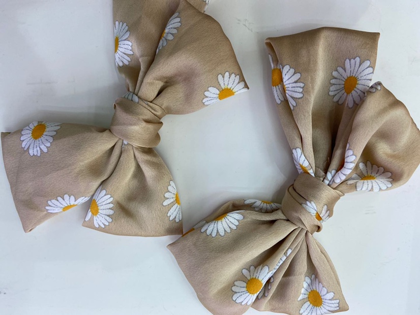 网红新款雏菊印花蝴蝶结弹簧发夹细节图