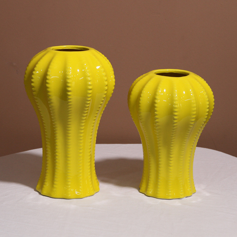 Modern and simple home flower arrangement, flower vases, model rooms, soft furnishings, ceramic vases, ornaments, living room, entrance hall, coffee table decorations details Picture