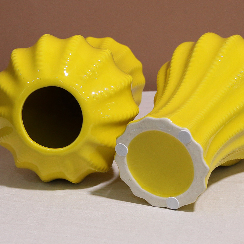 Modern and simple home flower arrangement, flower vases, model rooms, soft furnishings, ceramic vases, ornaments, living room, entrance hall, coffee table decorations Item Picture