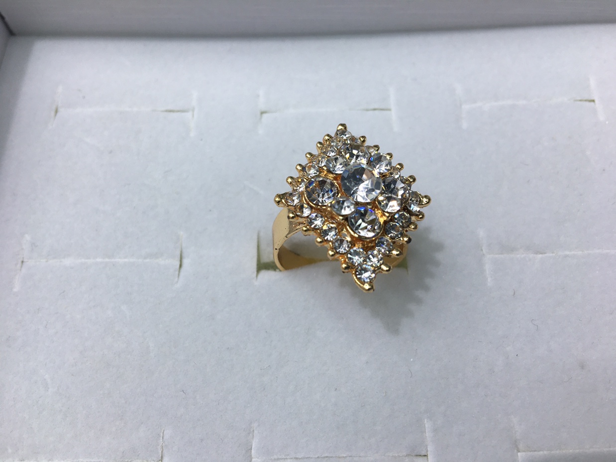 Hot selling popular exaggerated white rhinestone ring.