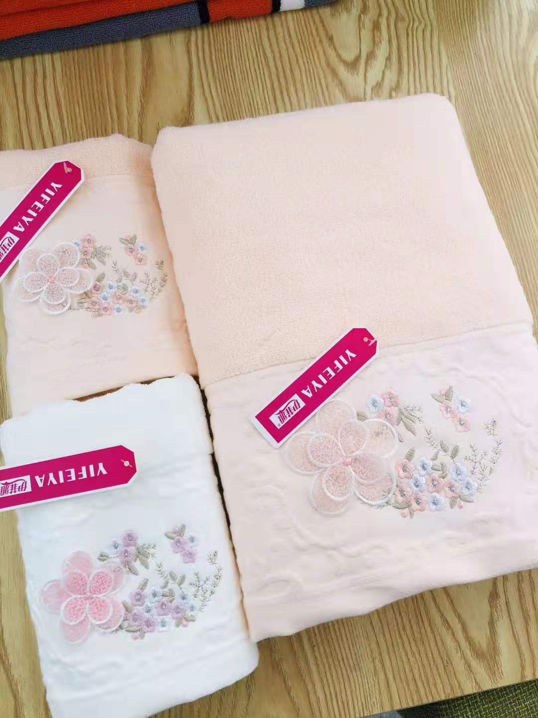 Pure cotton three-piece gift box towel detail image 2