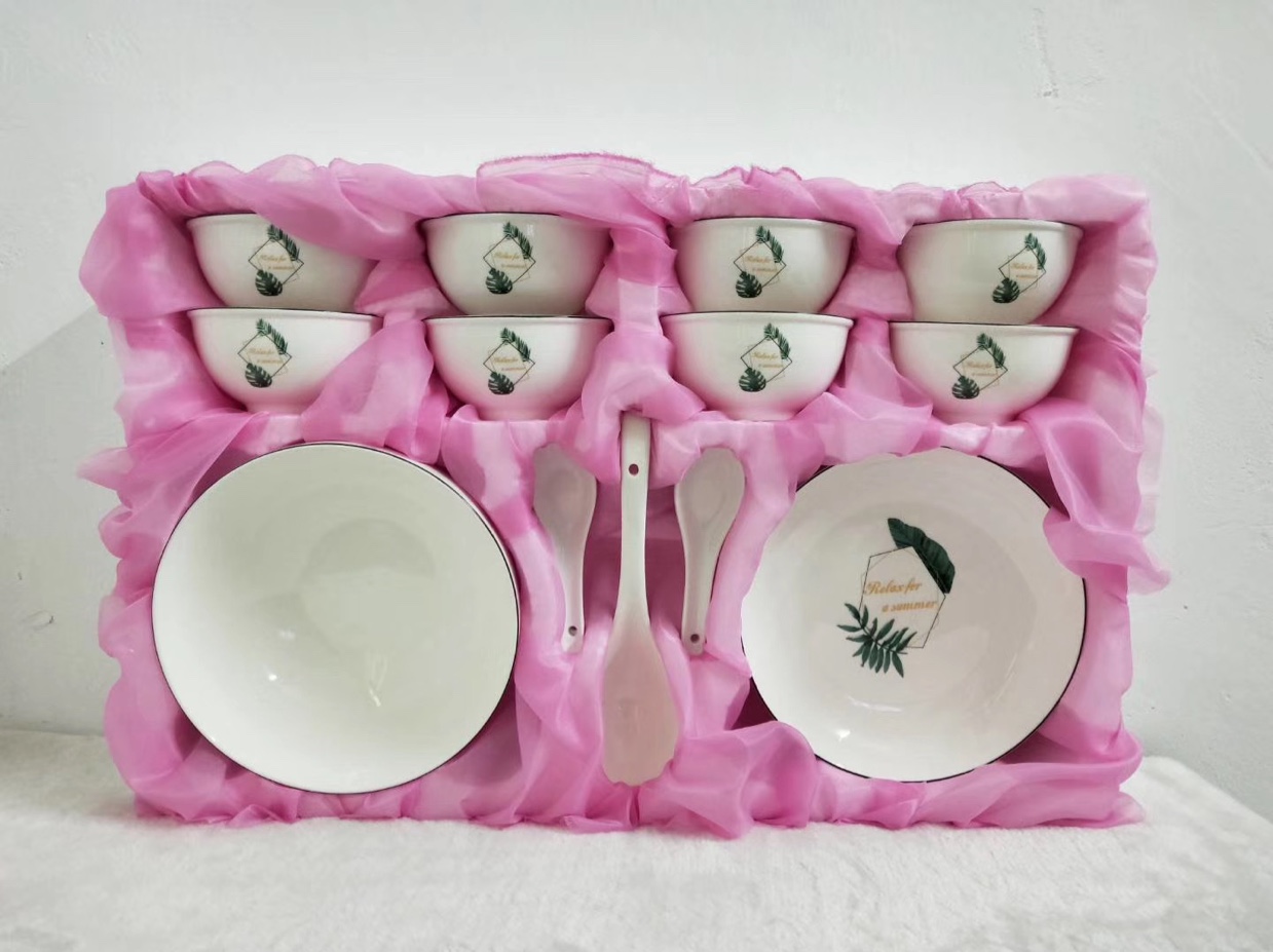 A 22-piece European-style tableware set details Picture