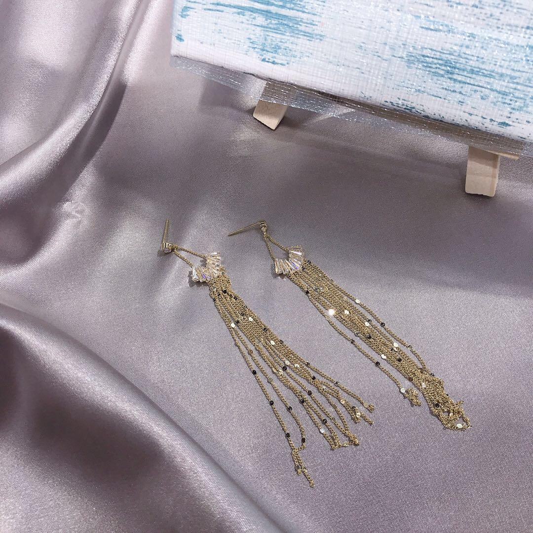 The hot style fashion trend goes with women's long tassel stud earrings thumbnail