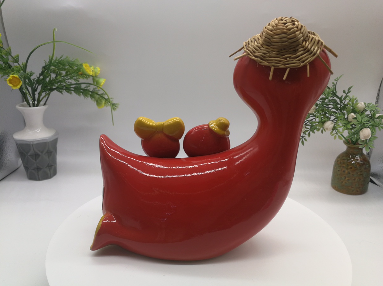 A cute and ugly ceramic duck figurine for a family of three Specification image
