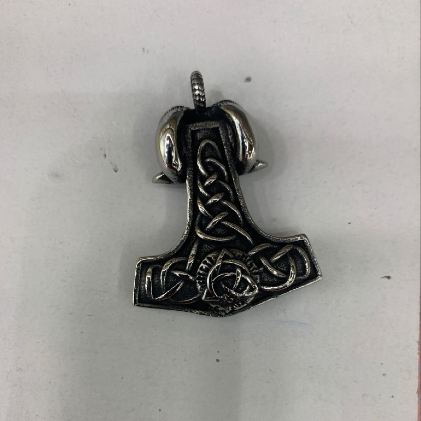 2019 European and American bold star Skull Necklace for men, titanium steel personalized Ghost head Pendant, punk stainless steel accessories Specification drawing