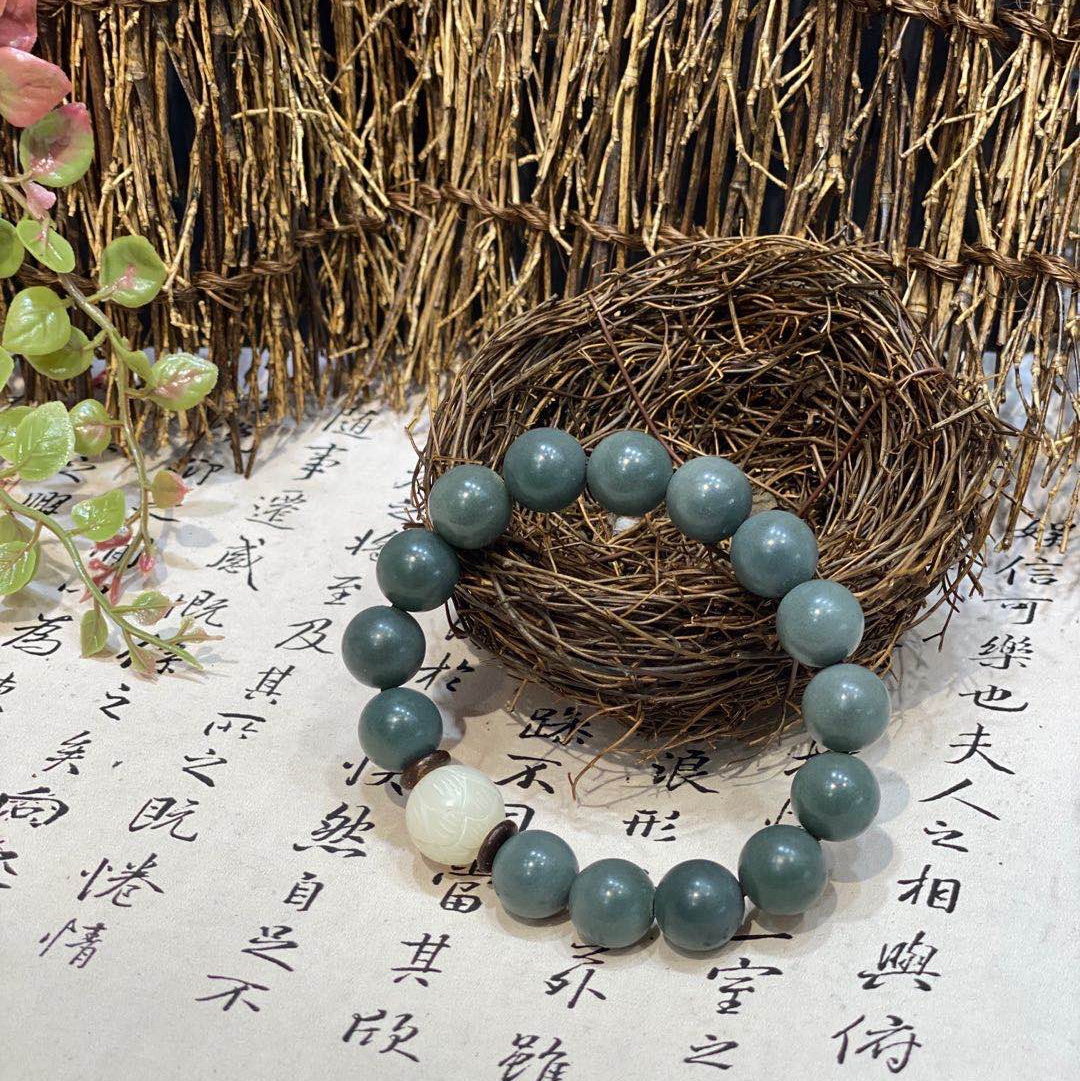 绿菩提圆珠隔莲花手串