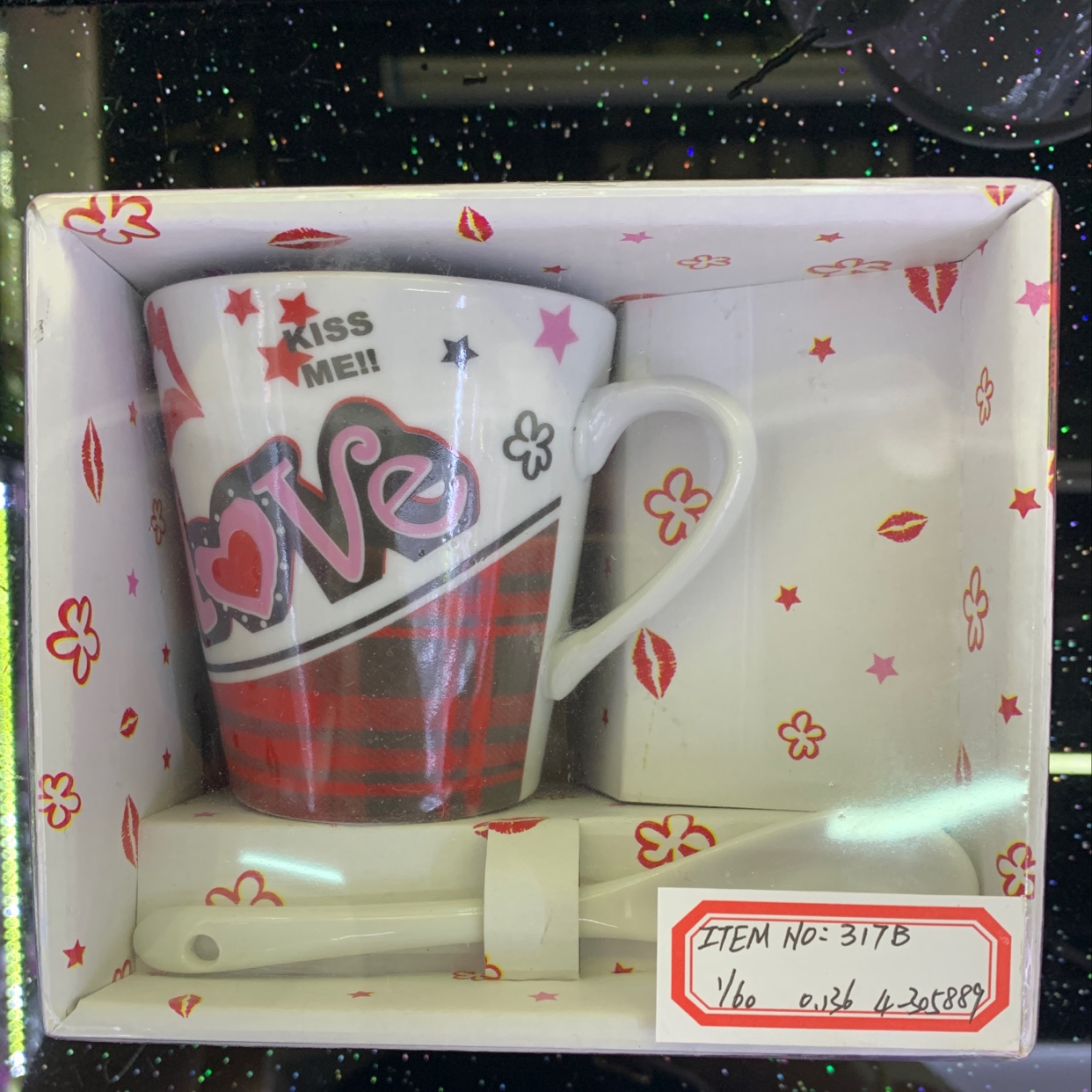 The 317B Valentine's Day couple cup set, a bestseller in foreign trade, features one cup and one spoonful details Picture