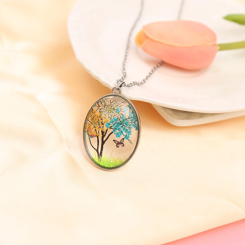 Dried flower Life Tree Butterfly necklace Application Scenario
