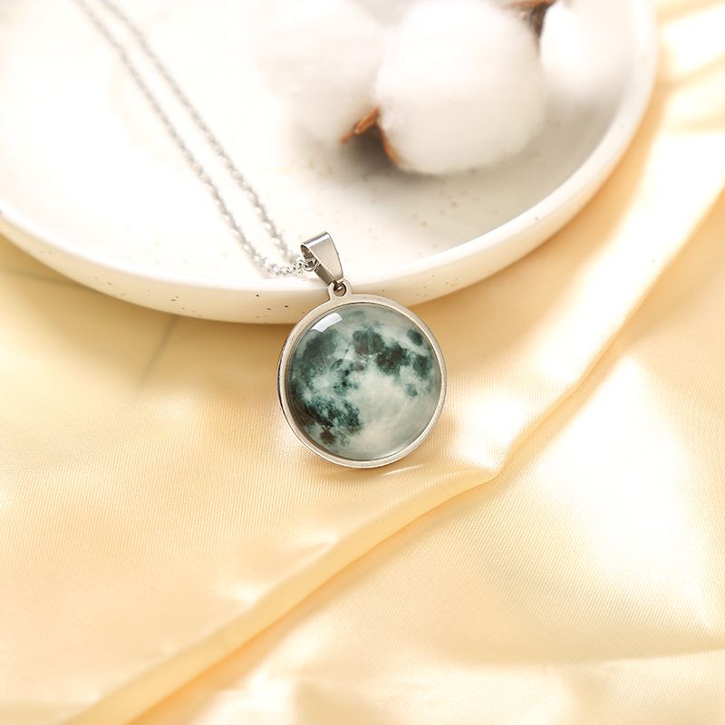 Glass sticker necklace with luminous texture, a popular DIY product, factory direct sales, irresistibly charming Application Scenario