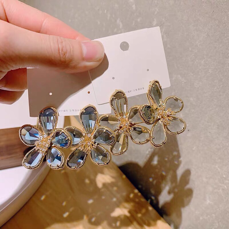 Korean hot style fashion jewelry crystal petal earrings thumbnail