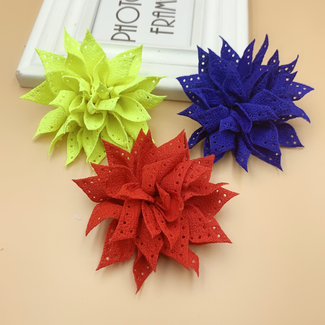 Large roll flower with hollow out and sharp Angle thumbnail