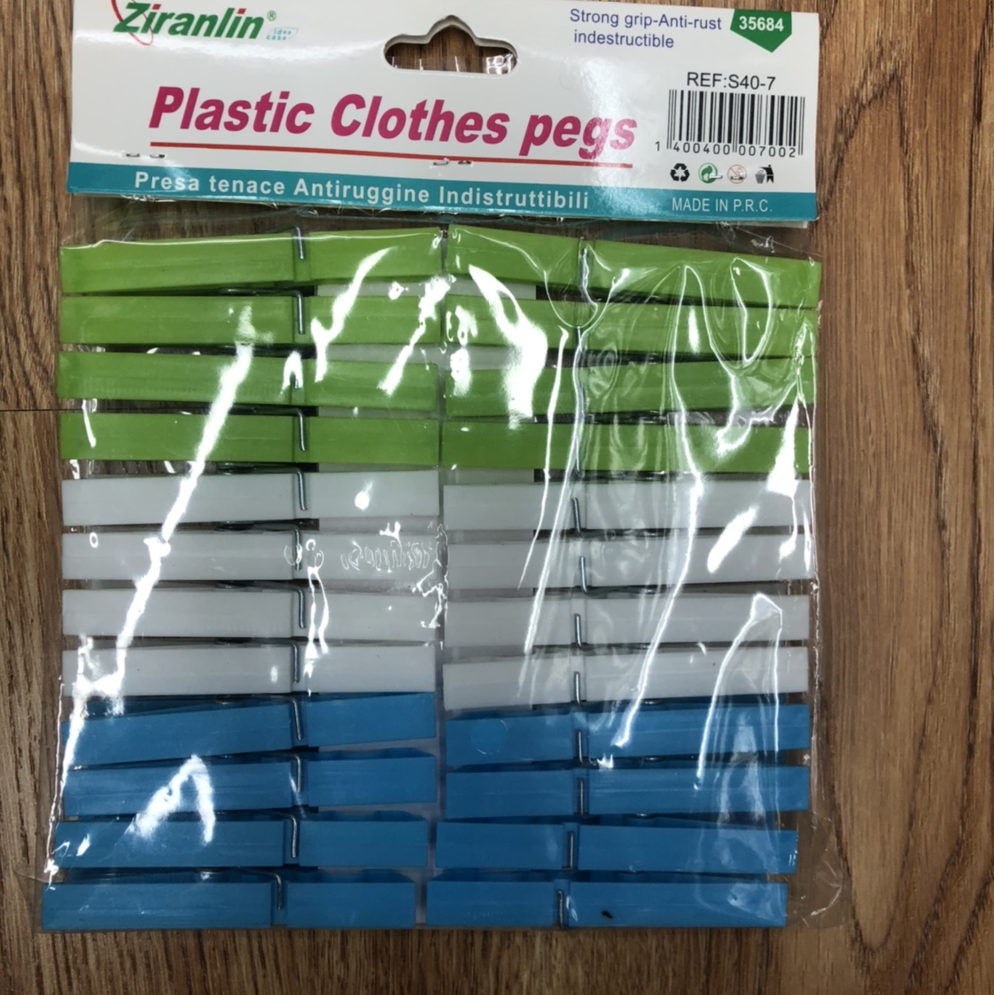 The plastic clip thumbnail