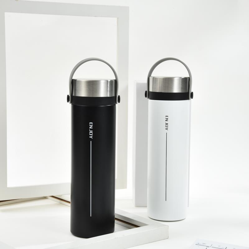 Ouri Steel Cover Insulated Cup - Lifestyle Usage
