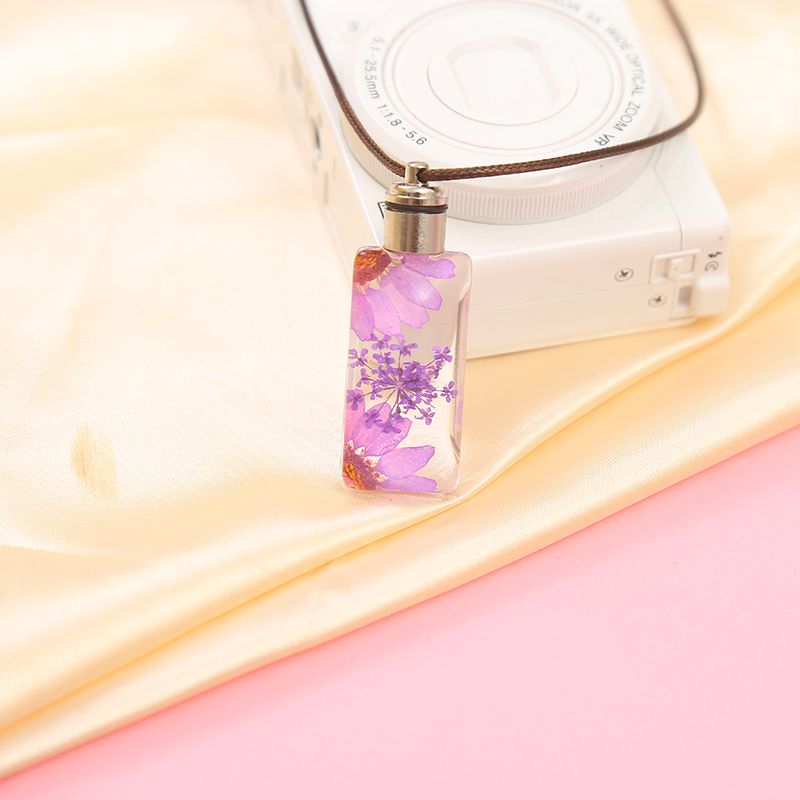 Colorful luminous dried flower necklace, Life tree plant Time gemstone handcrafted glass jewelry rectangular necklace Application Scenario