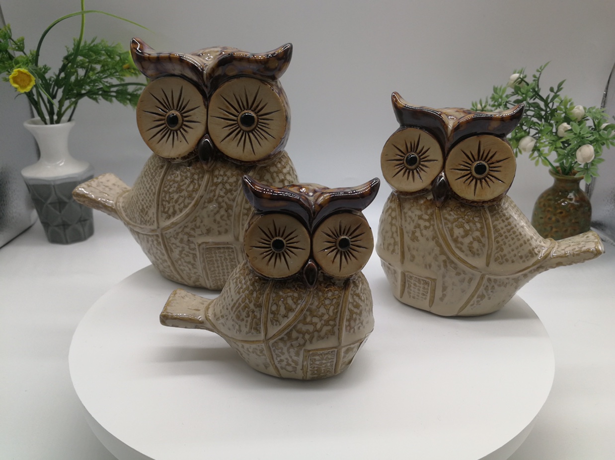 Three-piece set of ceramic owl ornaments, beige glossy and green matte