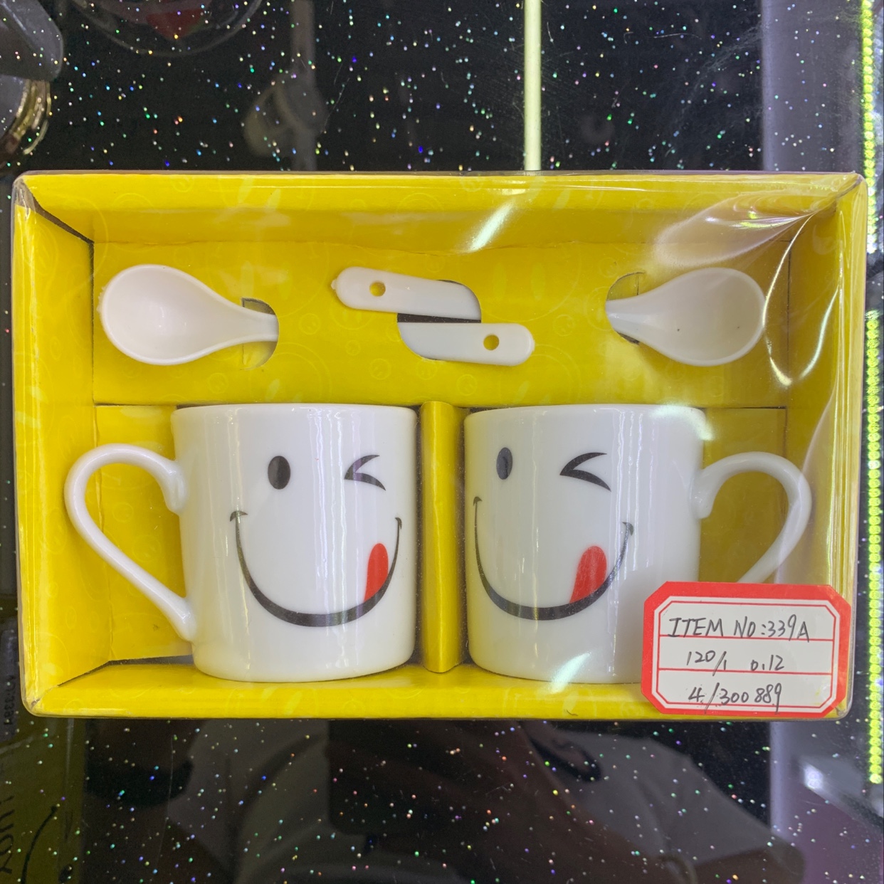 339A Smiling face Two cups and two spoons