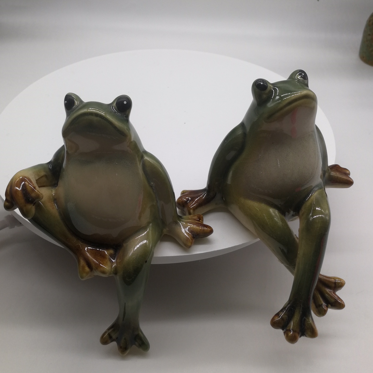 Green art hanging foot frog thumbnail