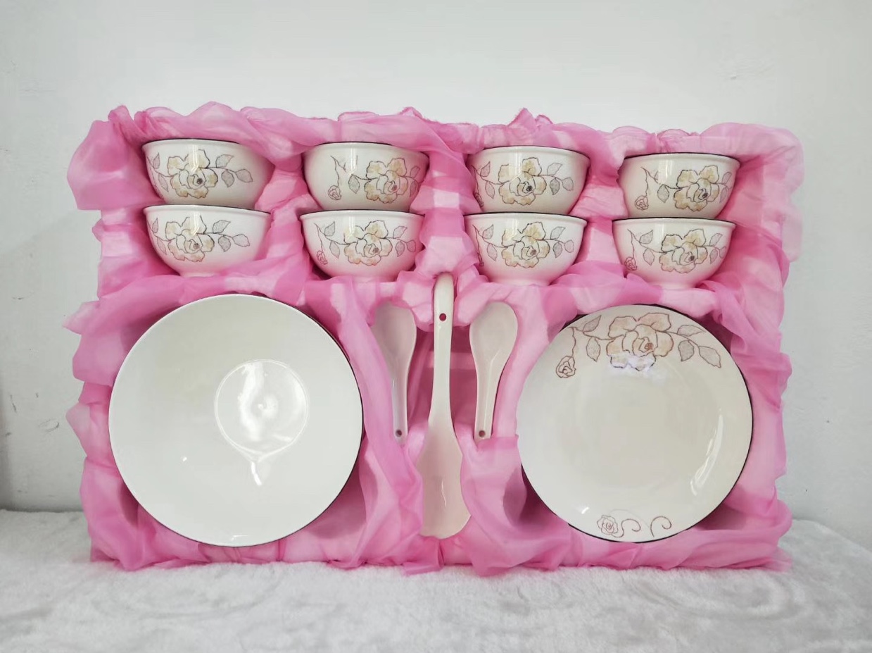 A 22-piece European-style tableware set undefined