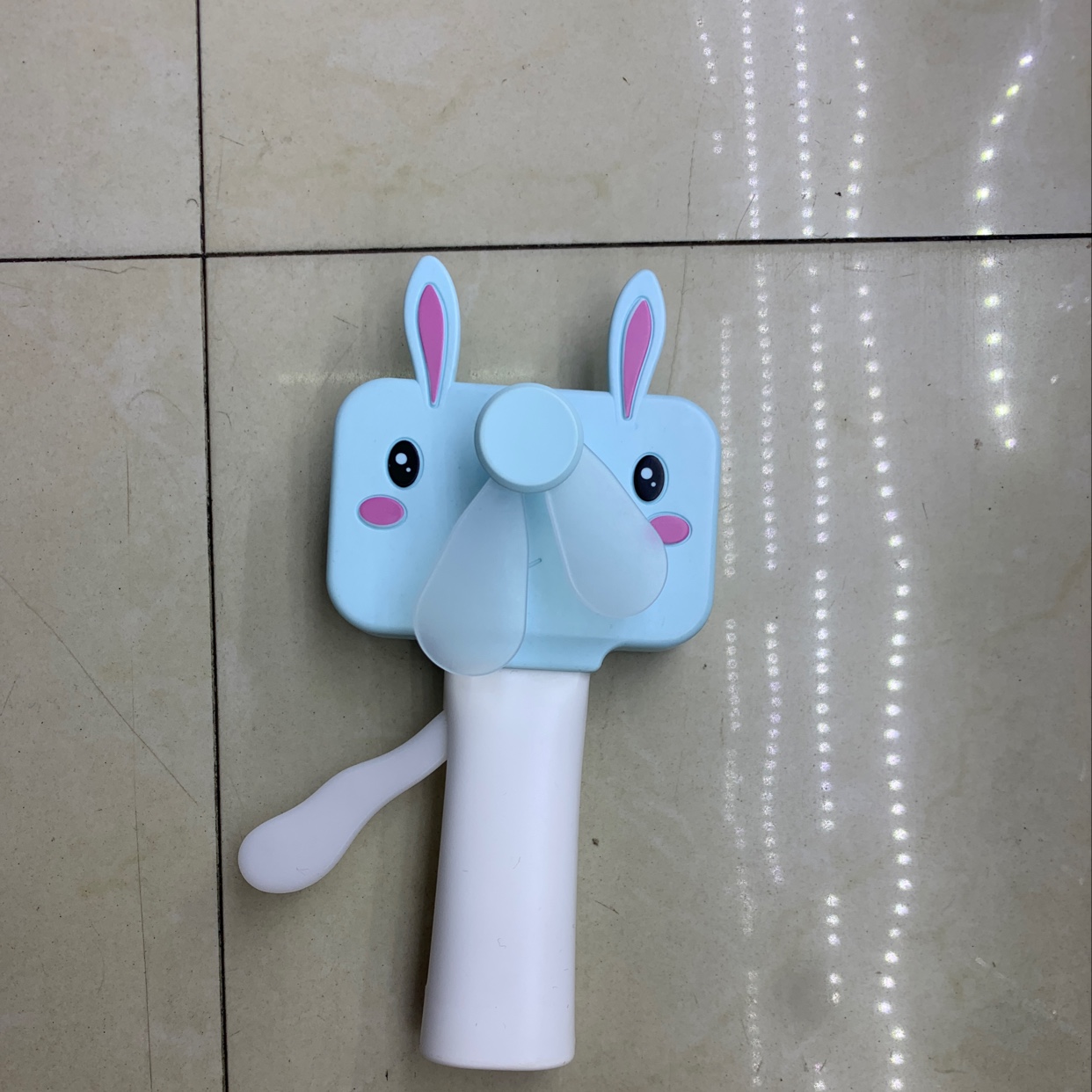 卡通兔子手动便携迷你小风扇