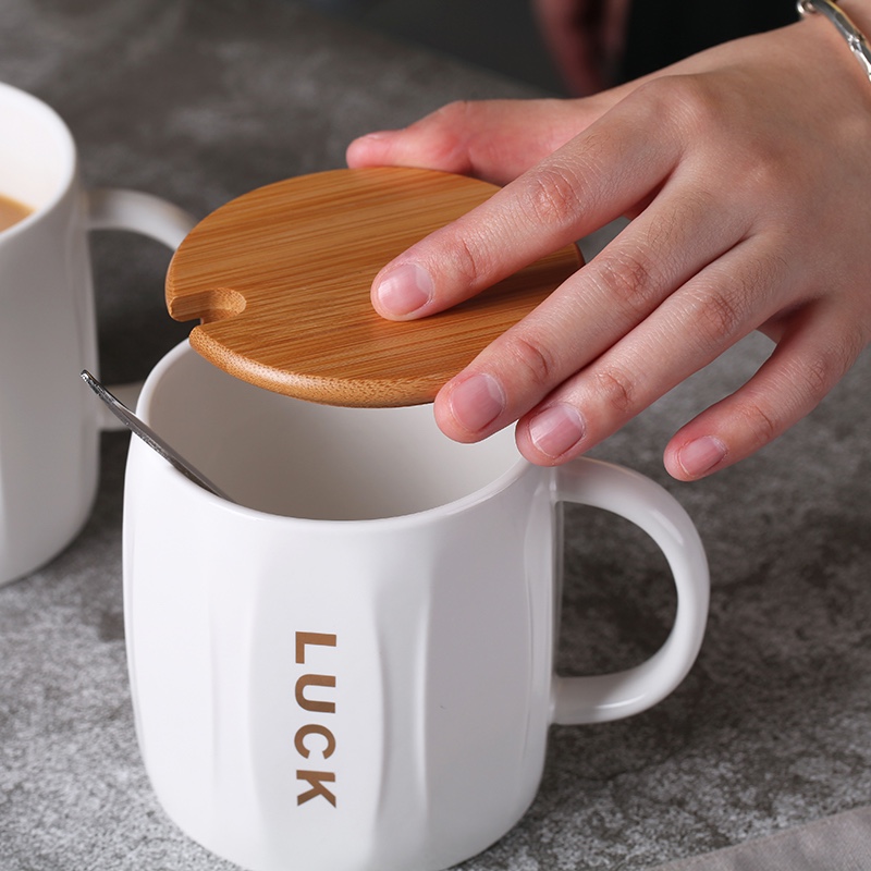 Mug with simple letters, lid and spoon, ceramic cup as a souvenir gift, customized logo coffee cup gift box details Picture