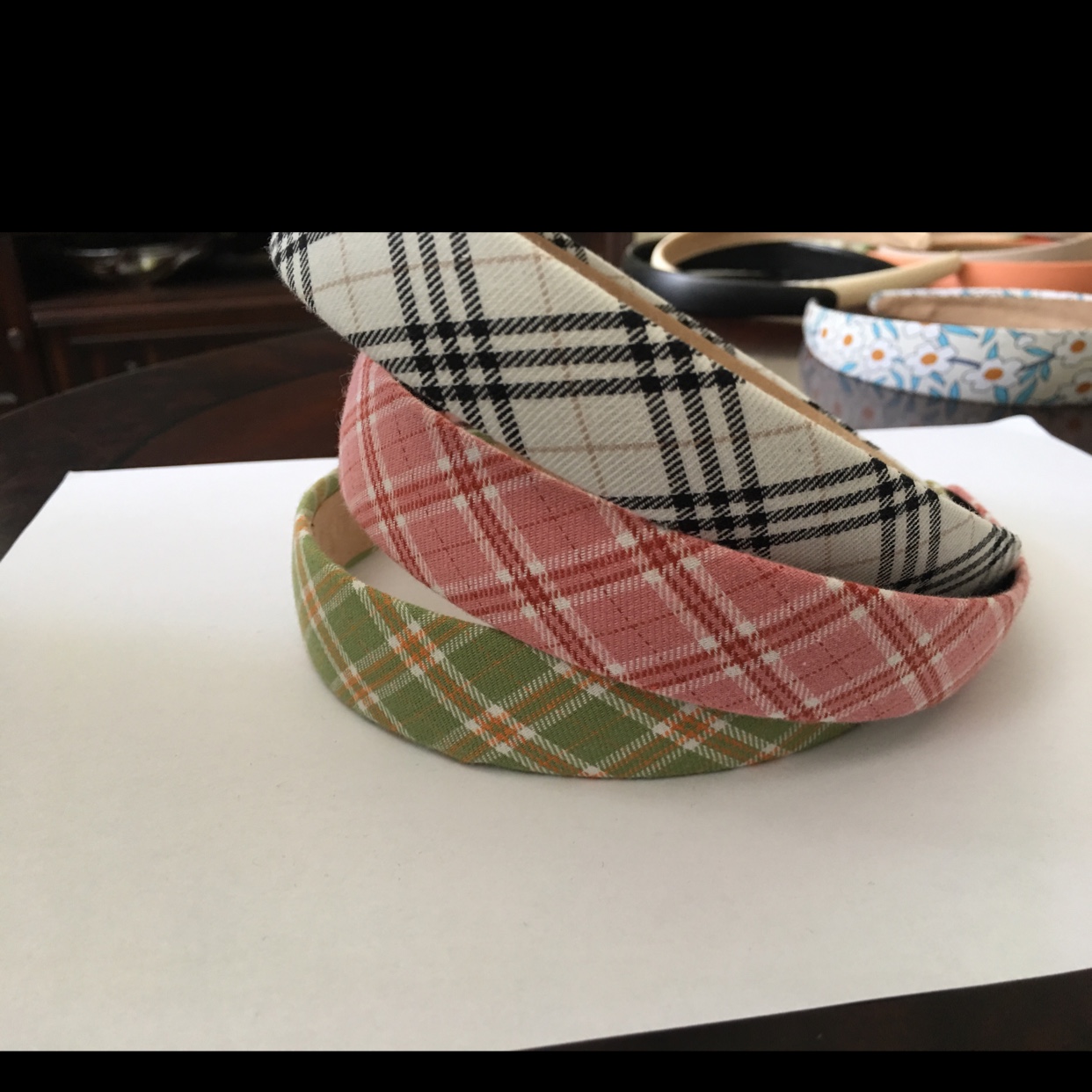 grid
Hair band thumbnail