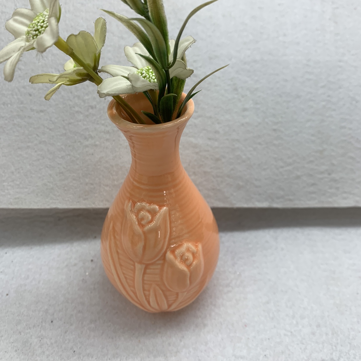 陶瓷花瓶可摆家里客厅插上花，也可以不插花，也可以放办公室当花瓶插花，这样大气的花瓶。产品图