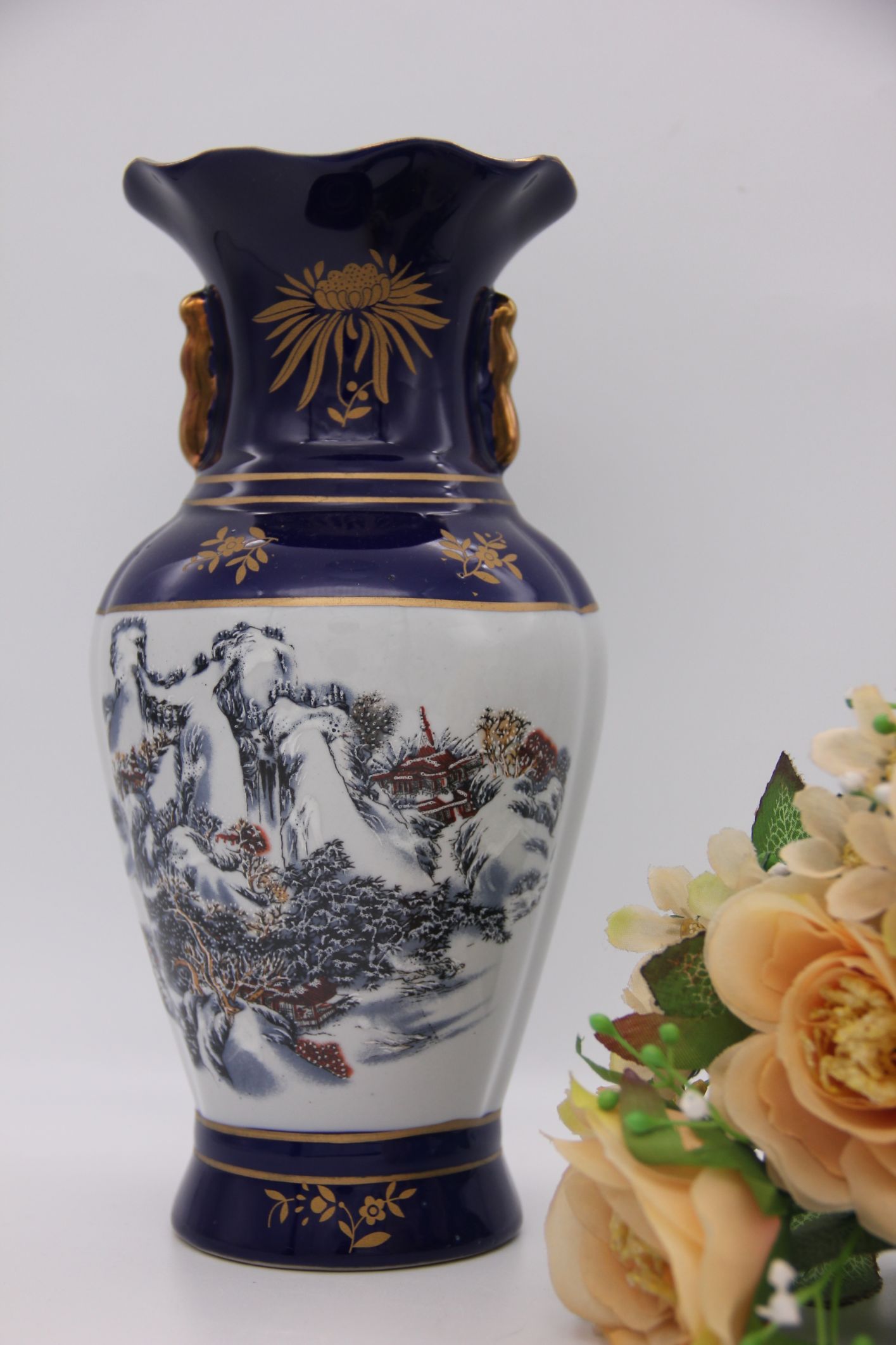 European-style ceramic vases flower arrangement in the living room blue glaze vases decoration in the hotel entrance