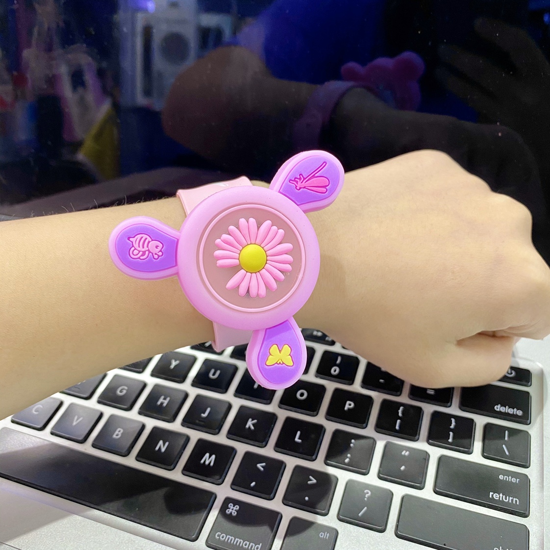 驱蚊手环啪啪圈陀螺手环手表儿童趣味发光玩具驱蚊