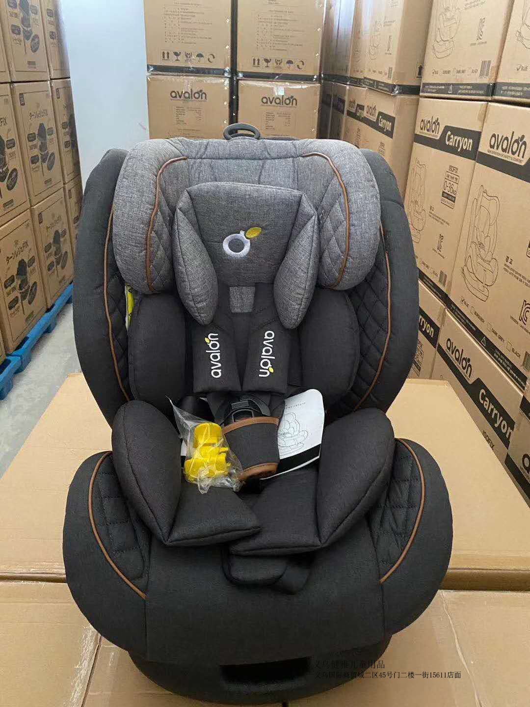 With ISOFIX socket, you can lie or sit in the child safety seat thumbnail