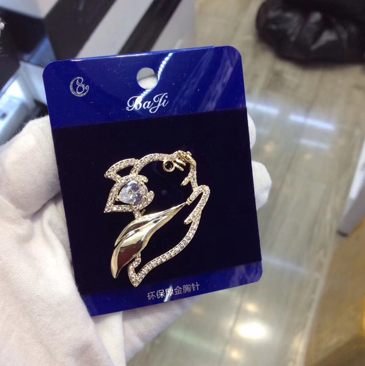 Cute piglet micro-inlaid zircon brooch gold plated jewelry