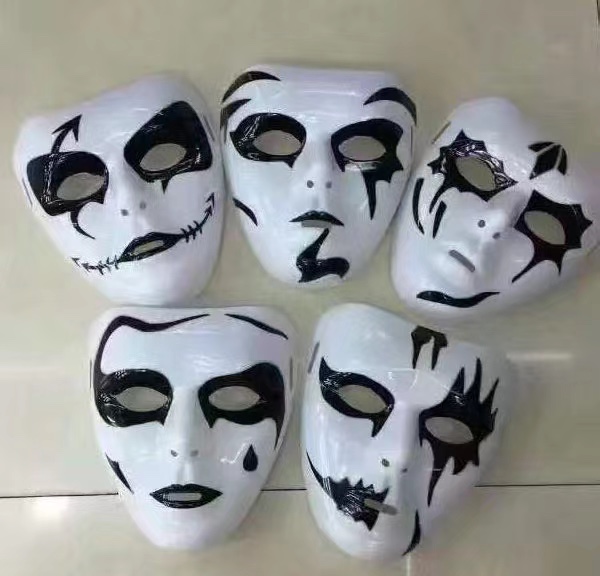 White full-face spray-painted mask, Halloween masquerade ball, hand-painted white ghost step dance mask, male street dance mask, terrifying ghost step dance mask details Picture