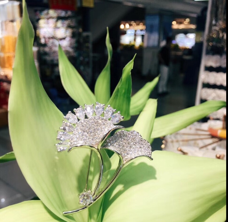 High-end quality ginkgo biloba zircon brooch jewelry thumbnail