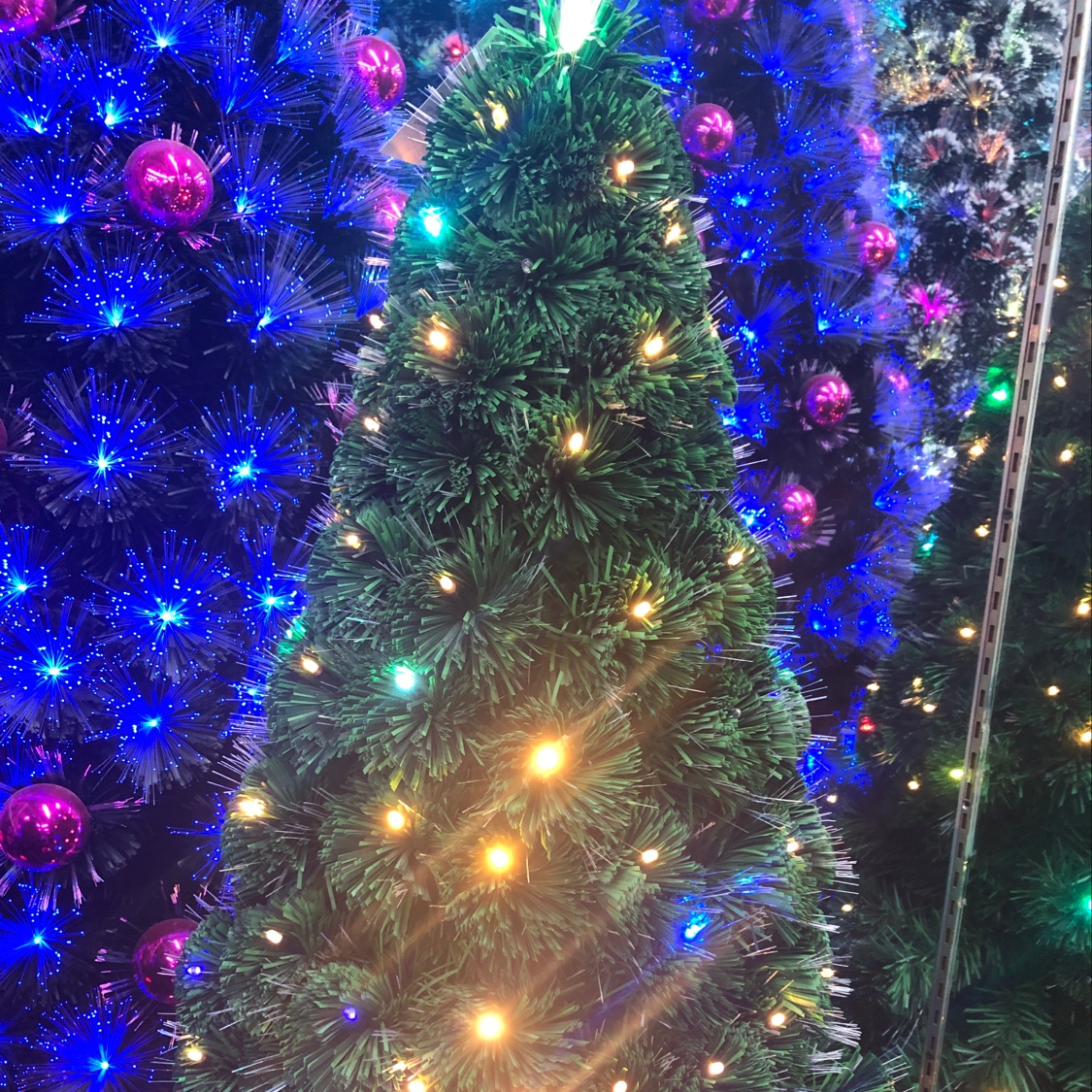 小彩灯装饰圣诞树