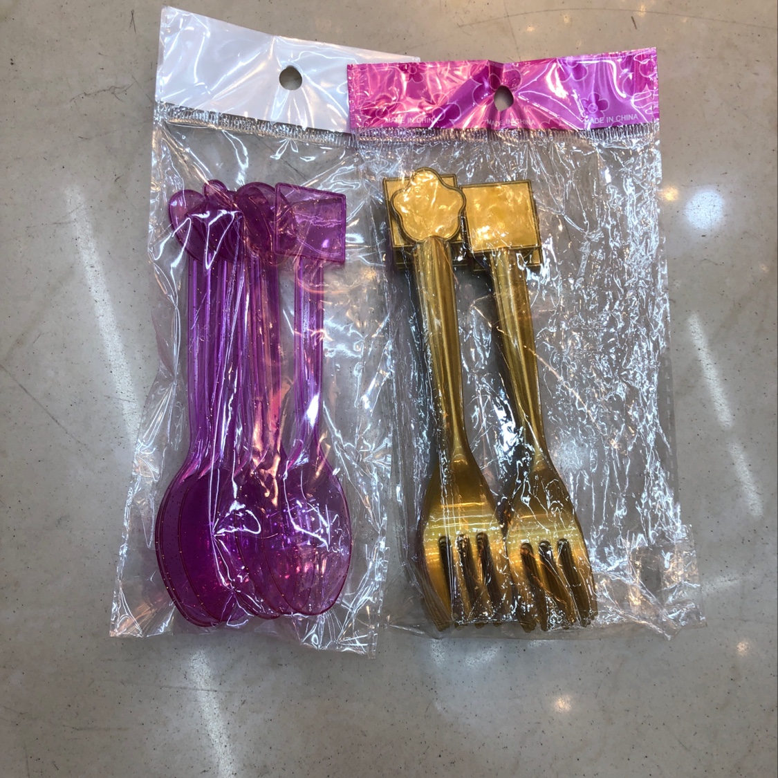 Plastic knives, forks and spoons, 600 packs per piece, 10 packs thumbnail