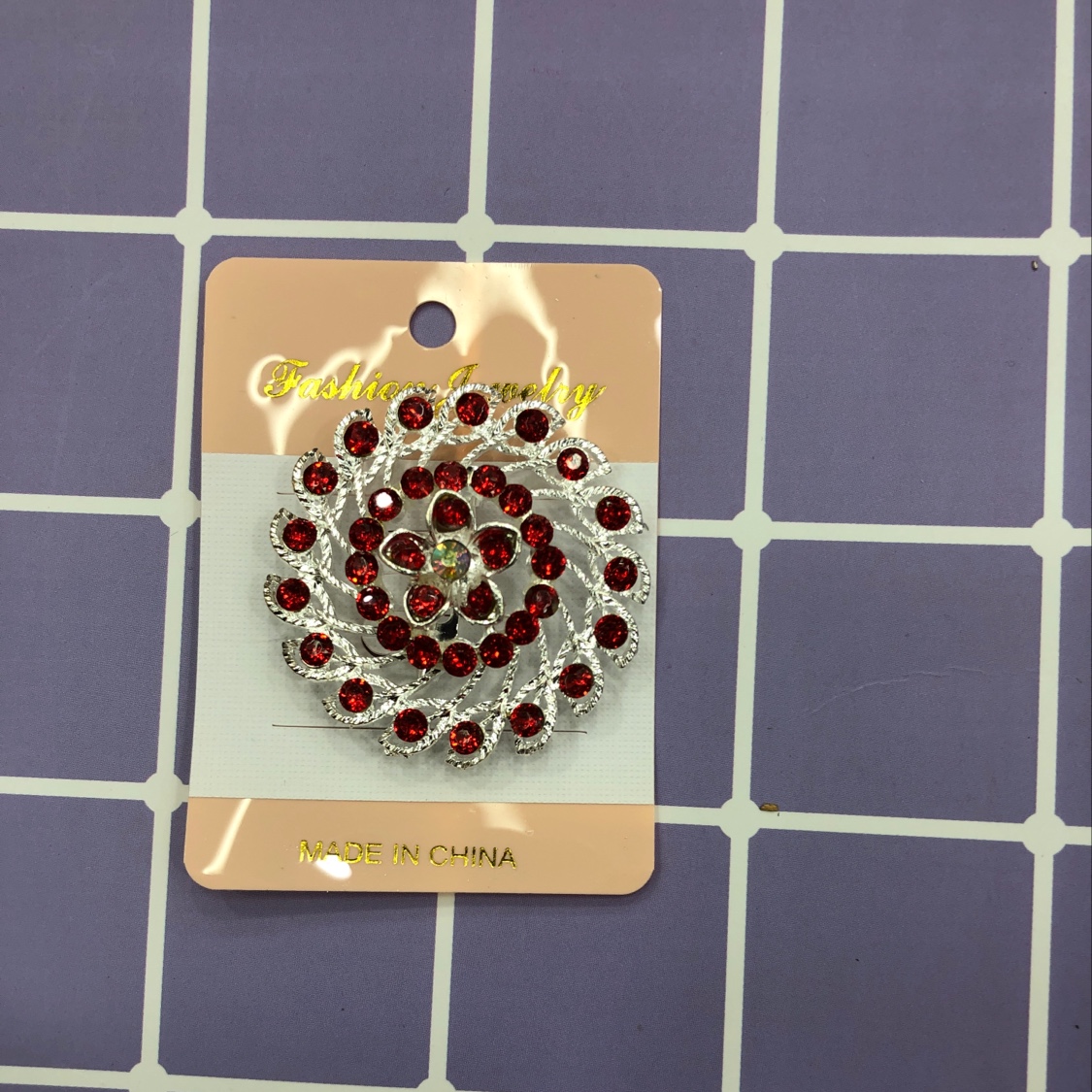Round alloy brooch silver plated