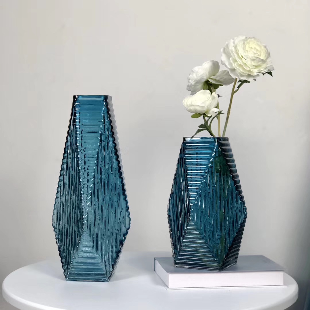 Handmade eco-friendly glass bottles, vases, living room and dining table decorations, tall flower arrangements, European-style ornaments, preserved flower crystal balls, suitable glass handicrafts