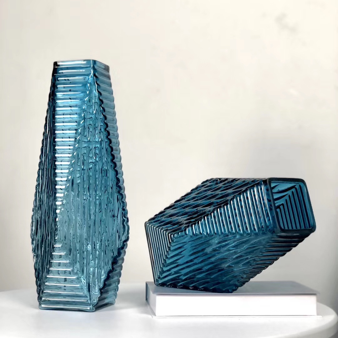 Handmade eco-friendly glass bottles, vases, living room and dining table decorations, tall flower arrangements, European-style ornaments, preserved flower crystal balls, suitable glass handicrafts details Picture