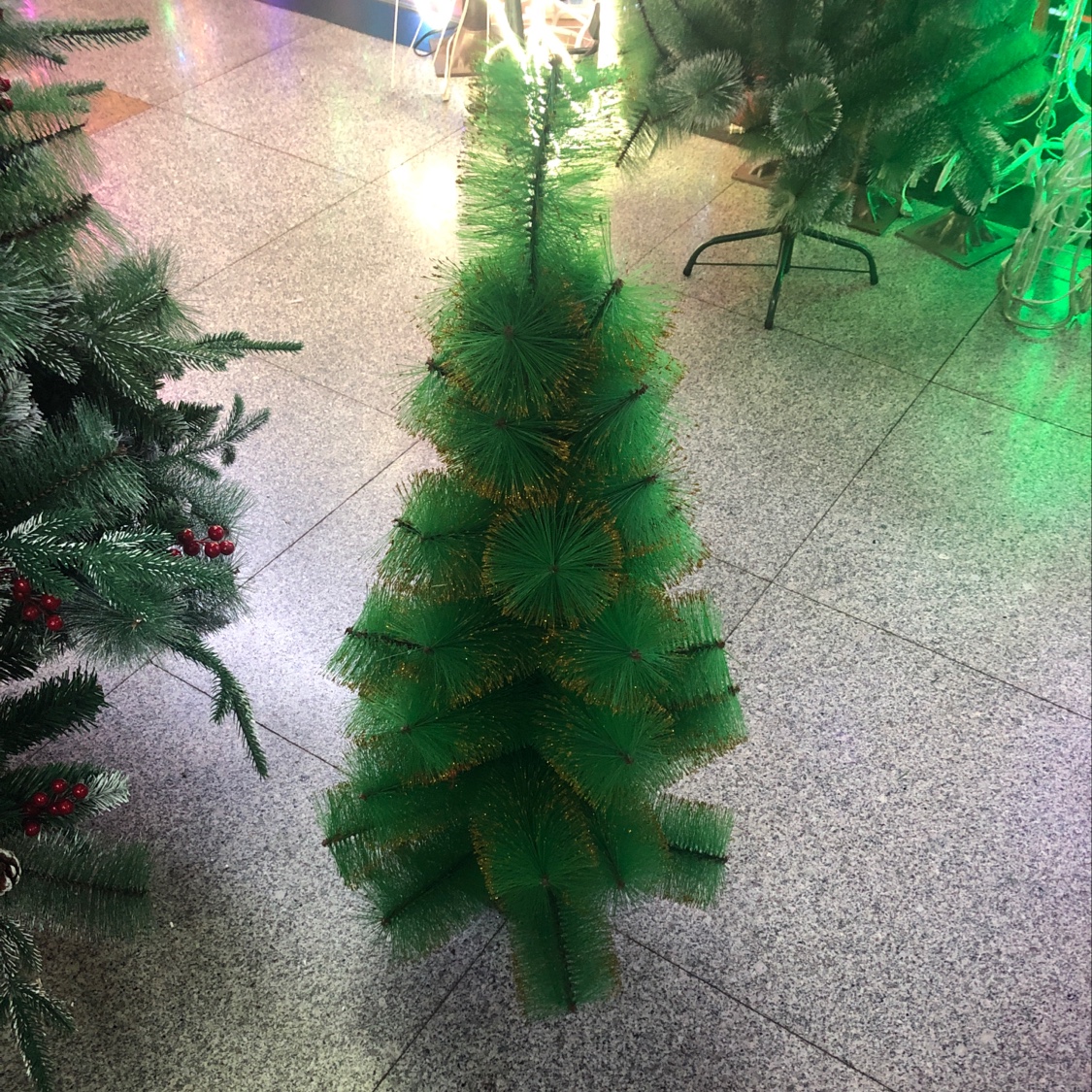 The golden edge decorates the Christmas tree