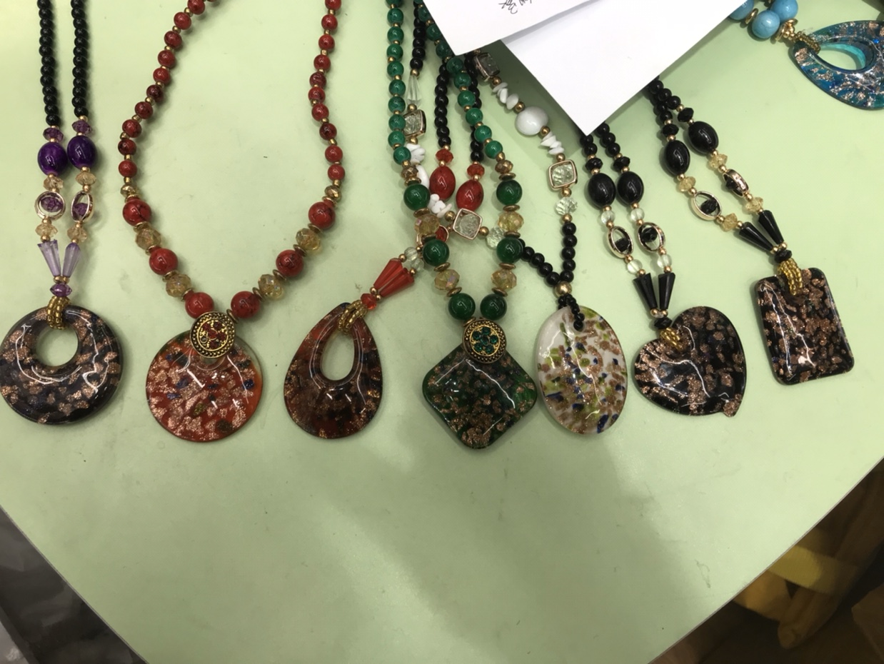 Sweater chain glass necklace thumbnail