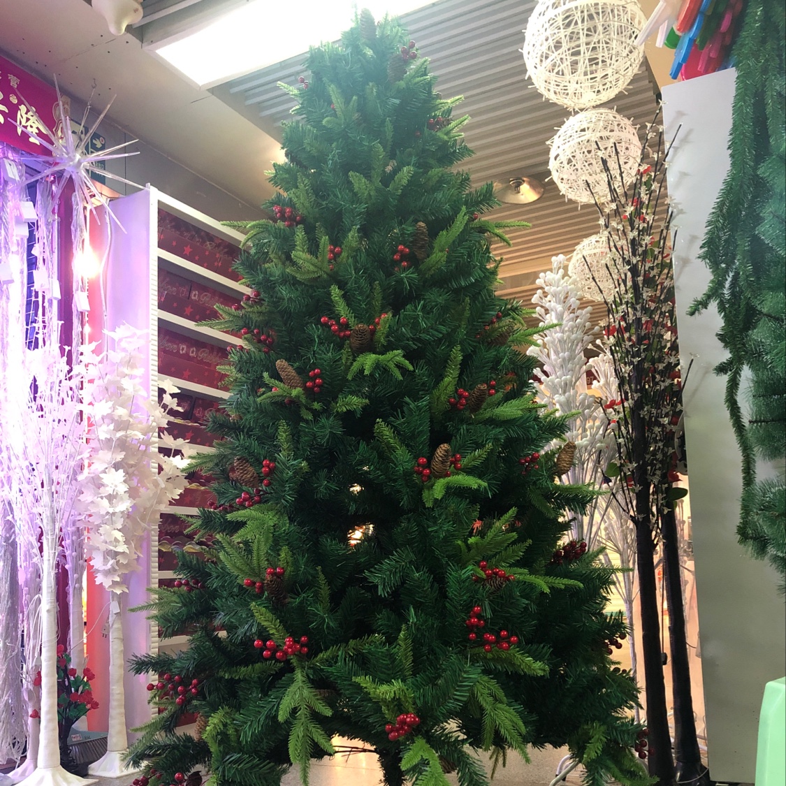 Super-large Christmas tree