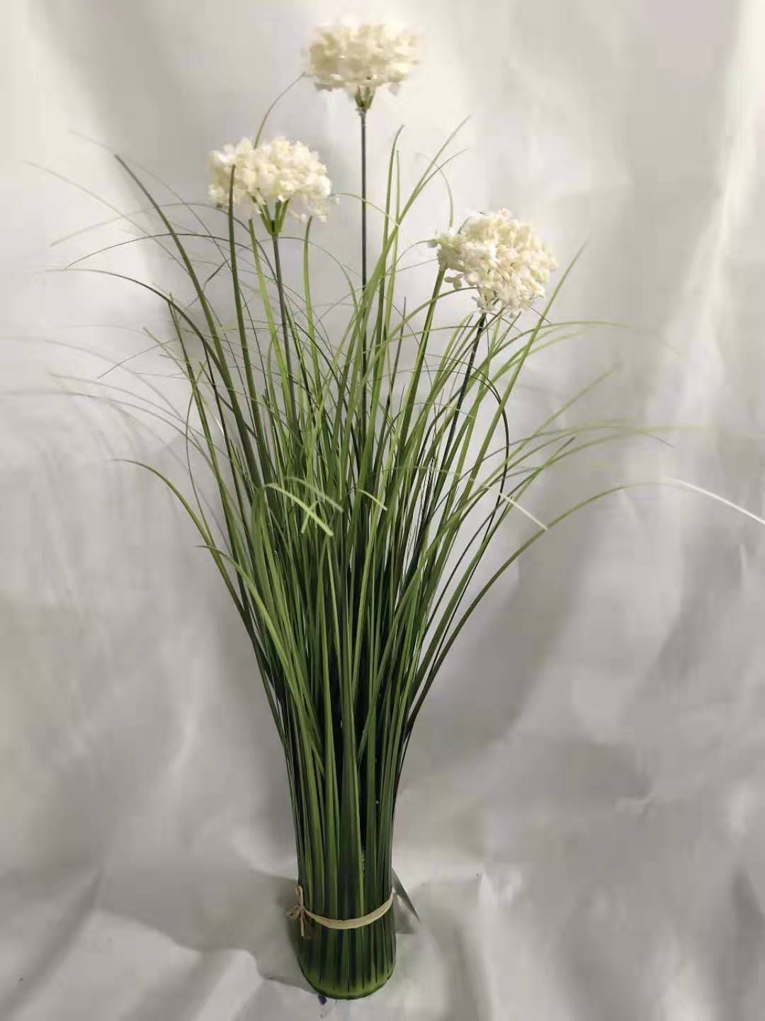 Three chrysanthemum grass buckets