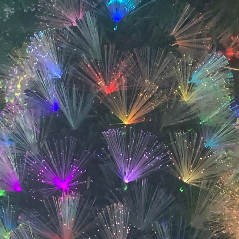 Yiyang Christmas Craft 1.2 meters, 1.5 meters, 1.8 meters, 2.1 meters, 2.4 meters seven-color optical fiber trees, iron feet. Single plant packaging Application Scenario