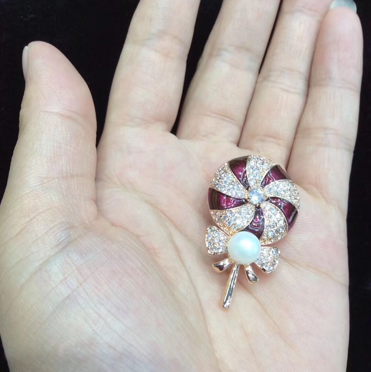 Fashion sweet lollipop beauty small pin clothing accessories Application Scenario