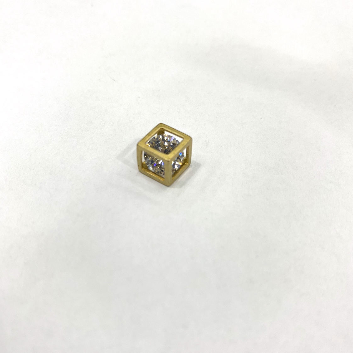 Light luxury and niche ins cold style three-dimensional Rubik's cube, personalized Japanese and Korean fashionable and simple pendant (single pendant without chain) Specification image