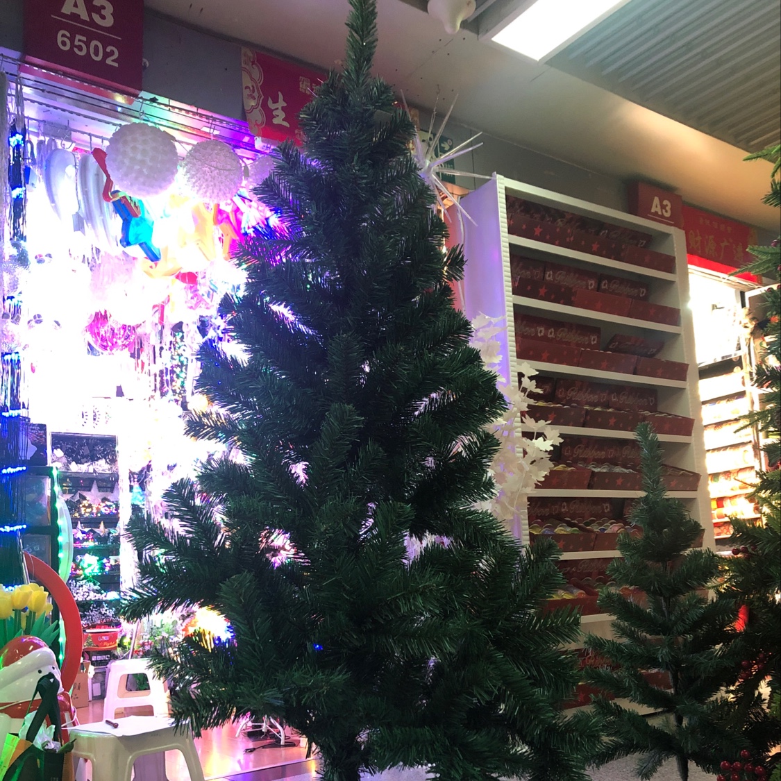 Families decorate Christmas trees