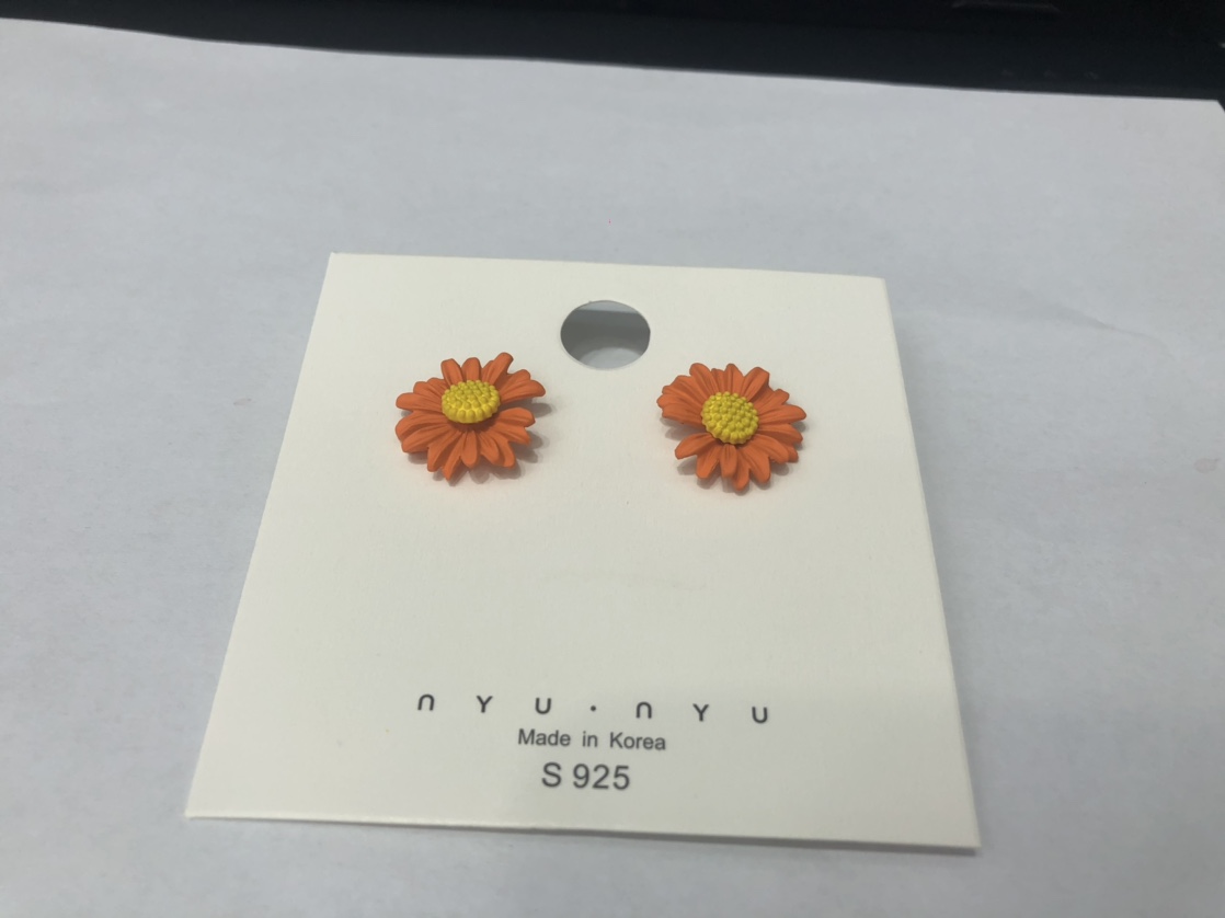 Mini alloy stud earrings thumbnail