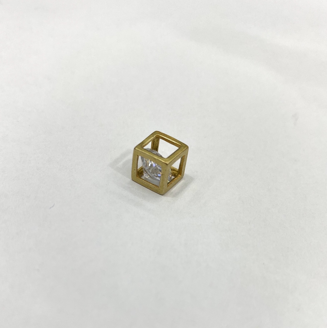 Light luxury and niche ins cold style three-dimensional Rubik's cube, personalized Japanese and Korean fashionable and simple pendant (single pendant without chain)