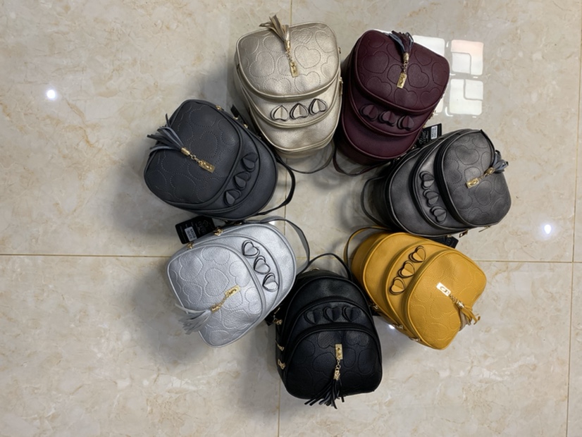 时尚休闲背包图