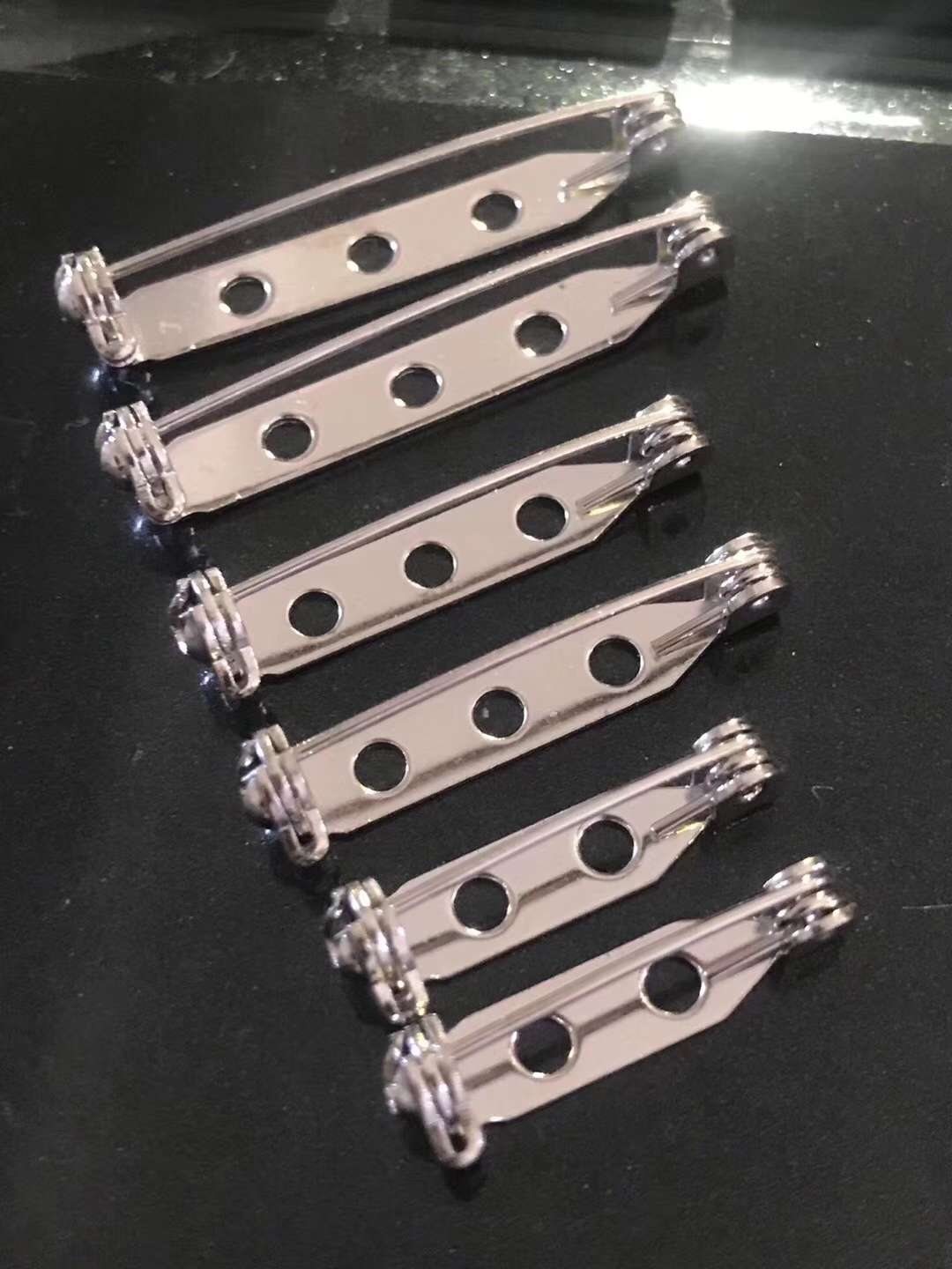 A brooch buckle thumbnail